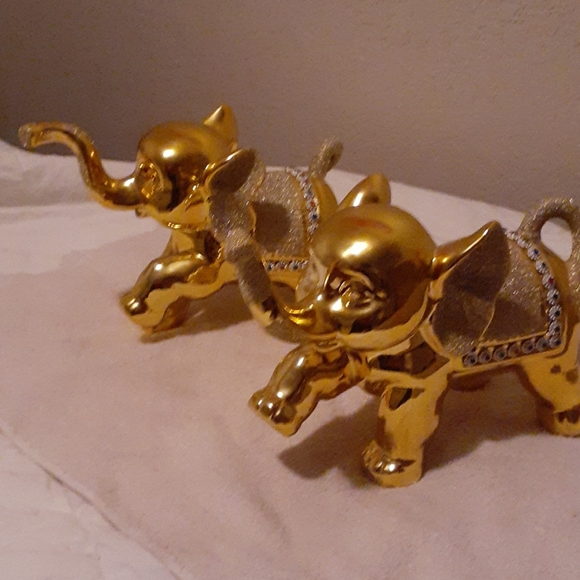 Two gold elephants - Picture 2 of 2